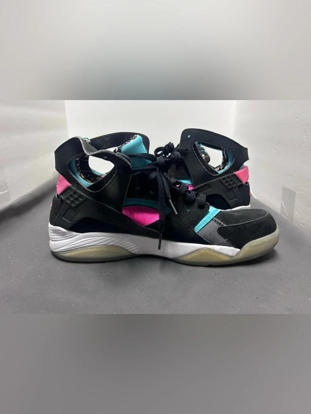 Nike Air Flight Men’s Huarache South Beach Size 12.5 Shoes an track suite combo.
